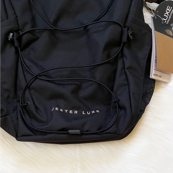 The North Face Women’s Jester Luxe 27 Liter Backpack - Picture 3 of 9